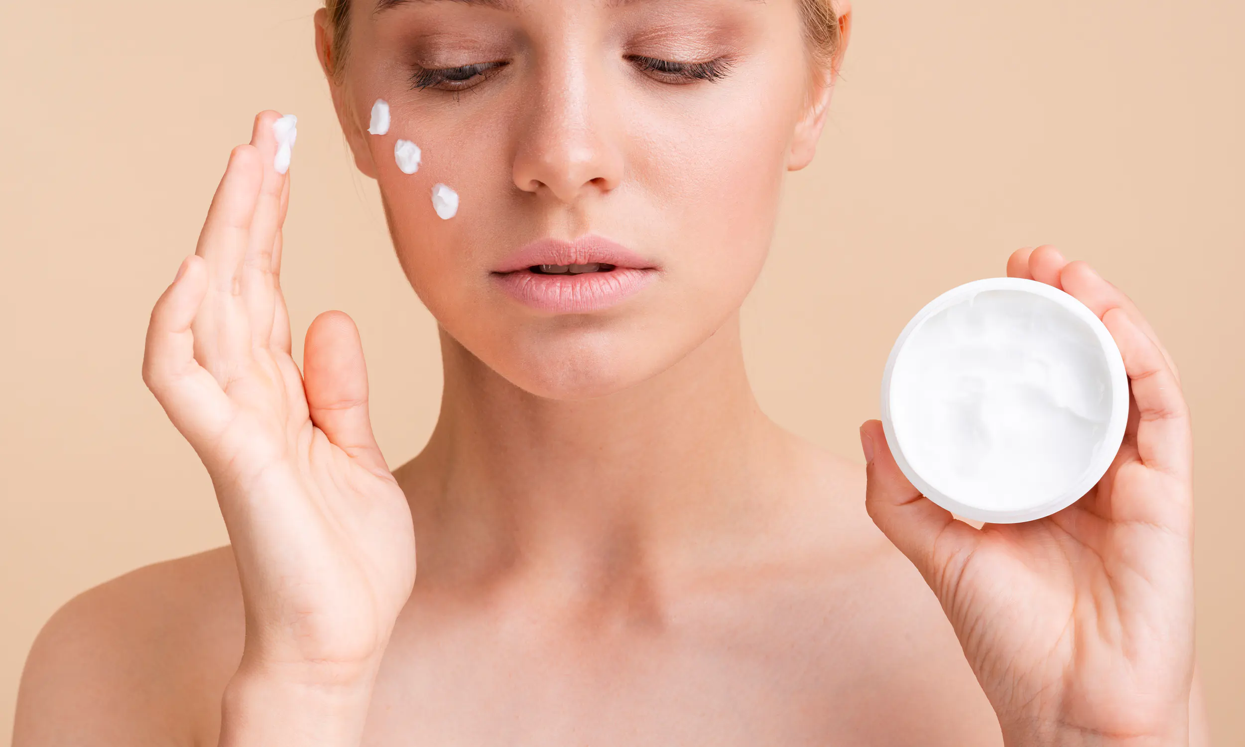 Ποιοι Είμαστε - BeautyNet - BeautyNet - - Πάθος μας η ομορφιά, αποστολή μας η εξυπηρέτησή σας! Η Beautynet είναι μία εμπορική εταιρεία στον χώρο της ομορφιάς που διαθέτει προϊόντα κομμωτηρίου, ονυχοπλαστικής, μακιγιάζ, περιποίησης προσώπου και σώματος. Η Beautynet εδρεύει στον Πειραιά σε κτίριο συνολικής επιφάνειας 1200 τ.μ. Στην Beautynet το κύριο μέλημά μας είναι η παροχή προϊόντων υψηλής ποιότητας σε συνδυασμό με Ποιοι Είμαστε - BeautyNet - BeautyNet -